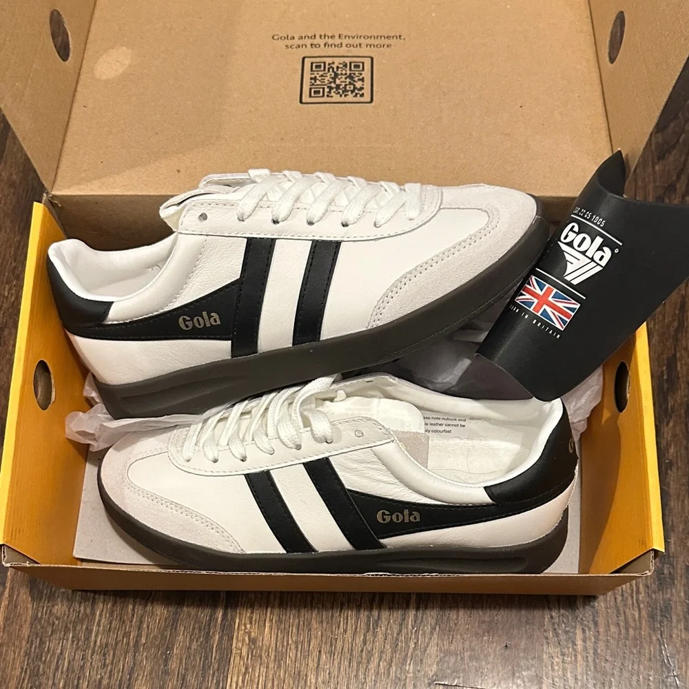 Gola Classic White and Black Trainers - Picture 2 of 5